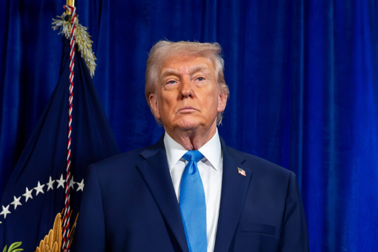 Tramp otmenil poshliny dlja indii 3c9e832