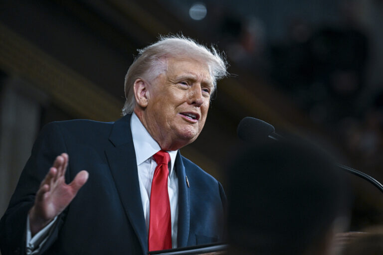 Tramp snova pobil rekord po dlitelnosti obrashhenija k kongressu ff4cd09