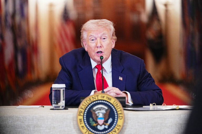 Na zapade pojmali trampa na lzhi ob iranskih tomahawk 0d31dd5