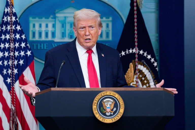 Tramp objasnil pochemu ssha skryli ot sojuznikov plany napast na iran 380a988