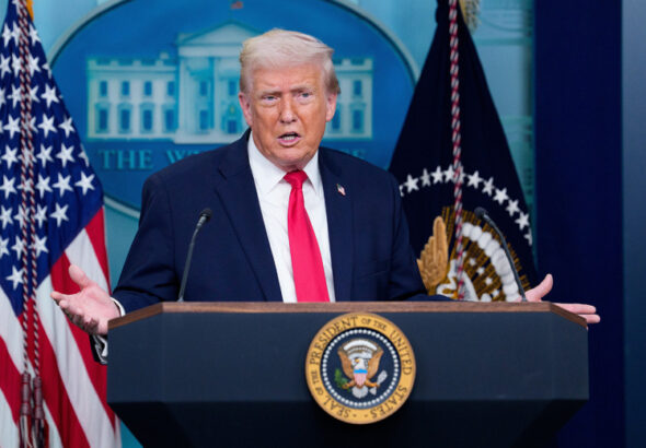 Tramp otvetil na obvinenija v raketnom udare po shkole v irane 25f8463