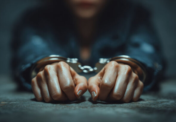 Zhenshhina otkryla ogon po domu rianny v beverli hillz ab38934